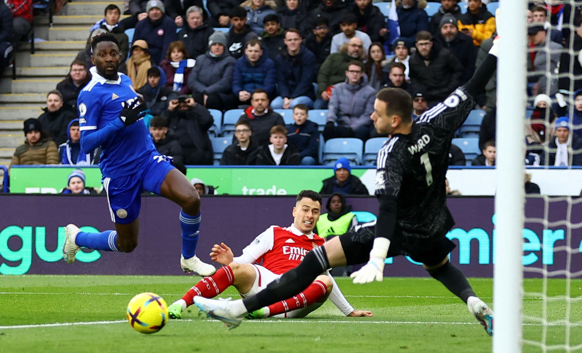 而莱奥则出 而莱奥则出